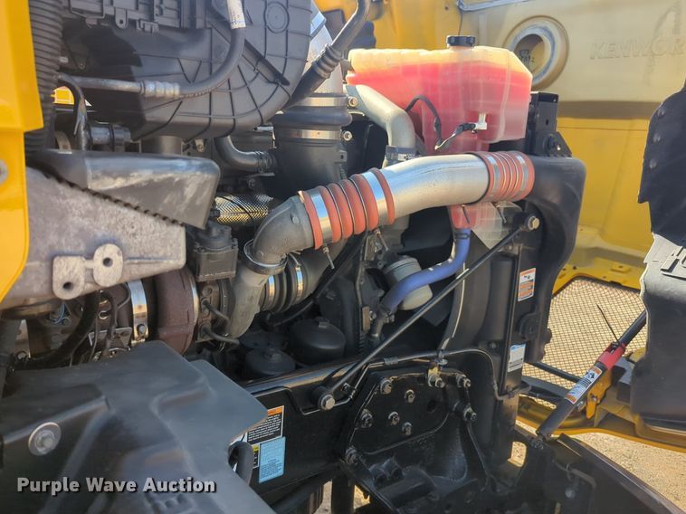 image for item NW9615 2020 Kenworth  T680 semi truck