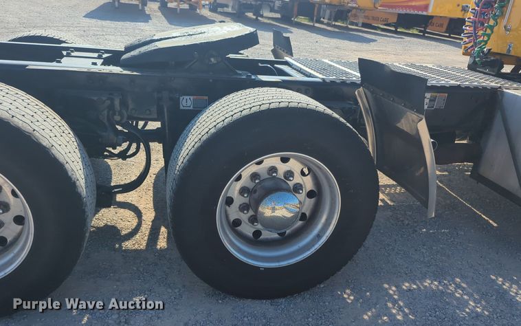 image for item NW9615 2020 Kenworth  T680 semi truck