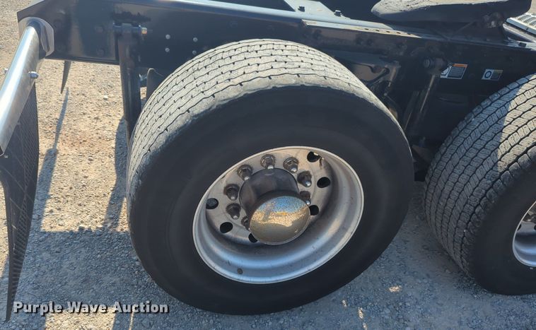 image for item NW9615 2020 Kenworth  T680 semi truck