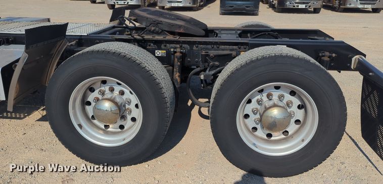 image for item NW9615 2020 Kenworth  T680 semi truck