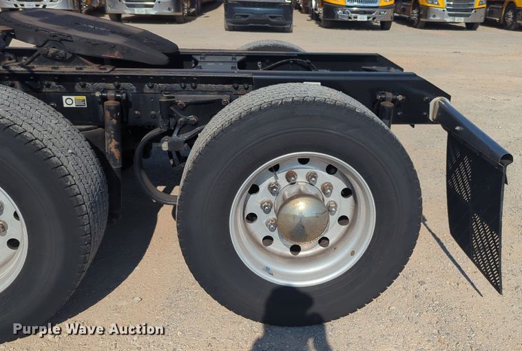 image for item NW9615 2020 Kenworth  T680 semi truck