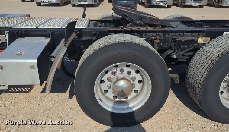 image for item NW9615 2020 Kenworth  T680 semi truck