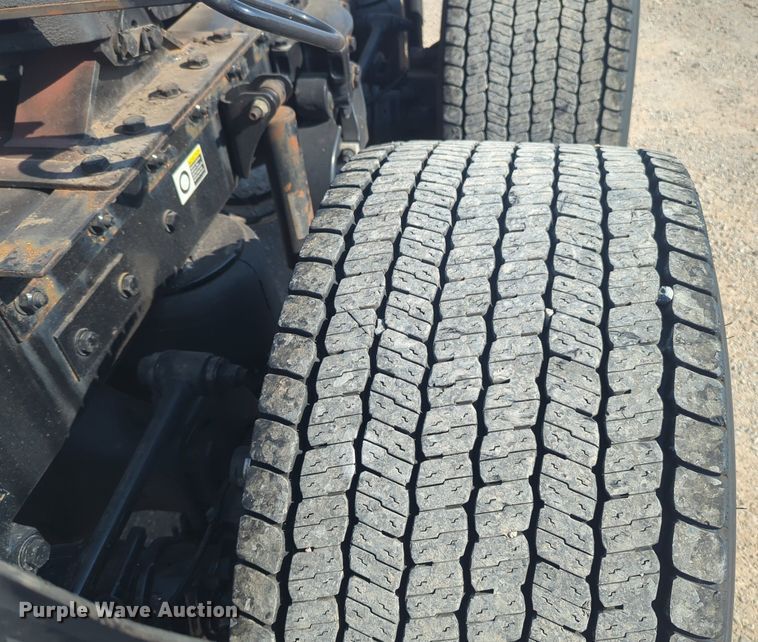 image for item NW9615 2020 Kenworth  T680 semi truck