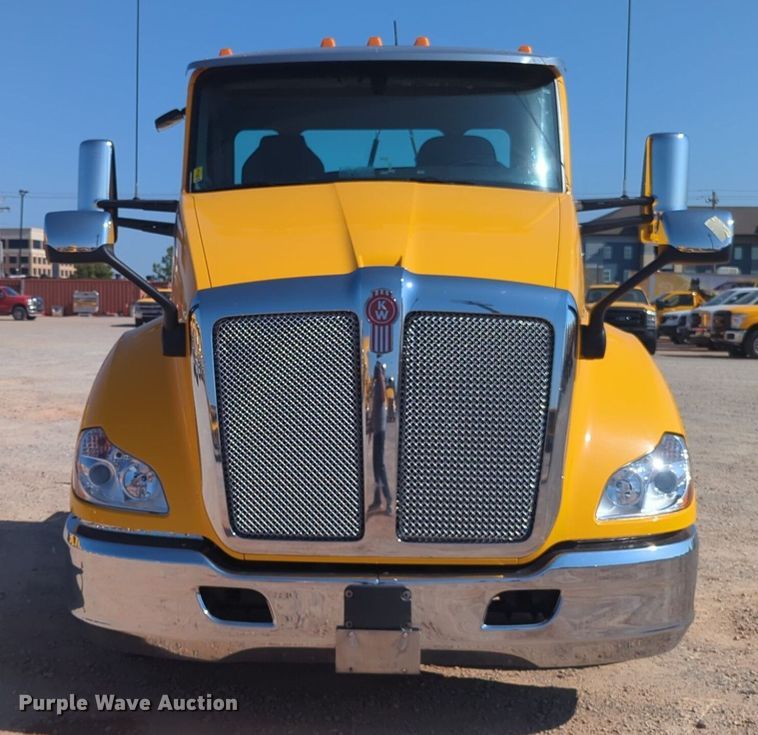 image for item NW9616 2020 Kenworth  T680 semi truck