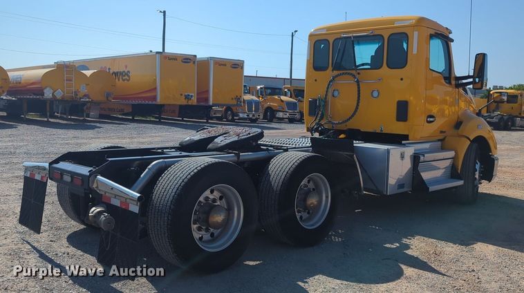 image for item NW9616 2020 Kenworth  T680 semi truck