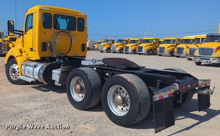 image for item NW9616 2020 Kenworth  T680 semi truck