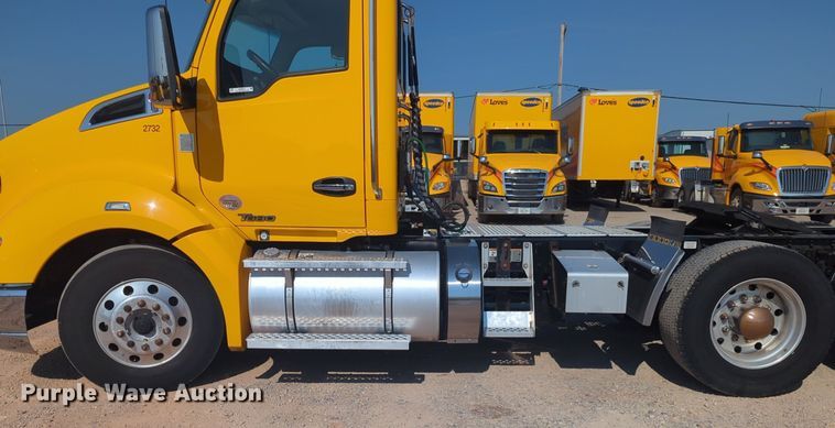 image for item NW9616 2020 Kenworth  T680 semi truck