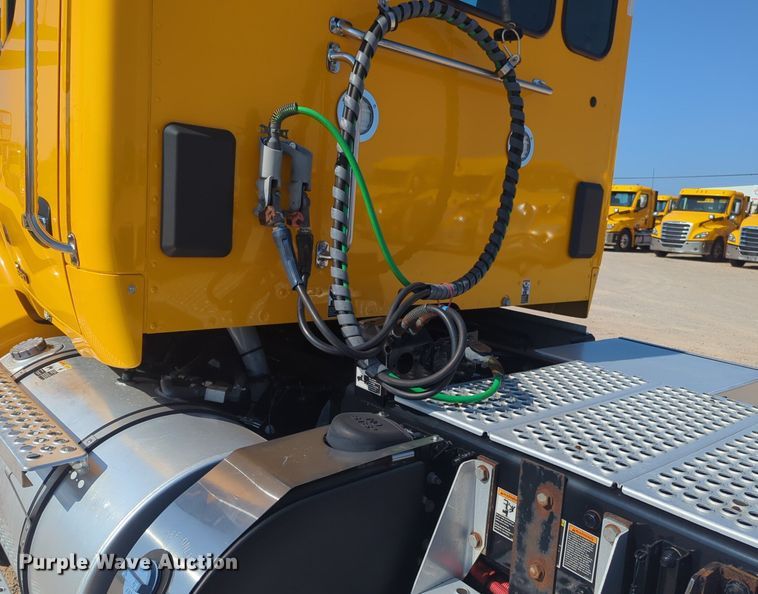 image for item NW9616 2020 Kenworth  T680 semi truck