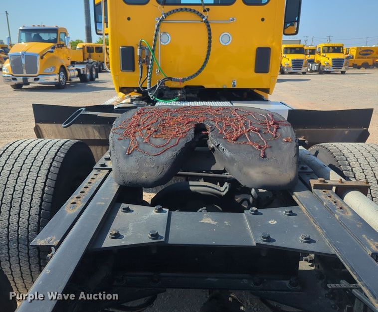 image for item NW9616 2020 Kenworth  T680 semi truck