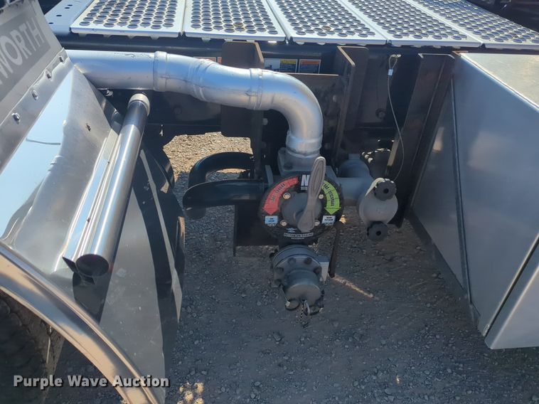 image for item NW9616 2020 Kenworth  T680 semi truck