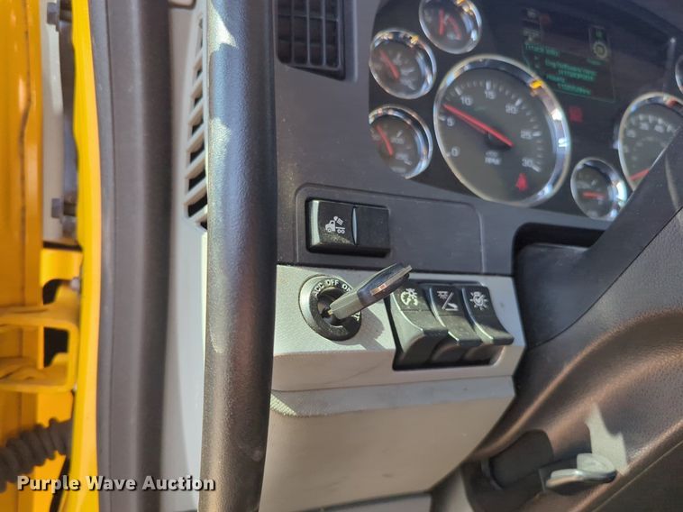 image for item NW9616 2020 Kenworth  T680 semi truck