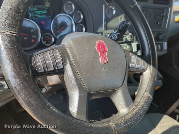 image for item NW9616 2020 Kenworth  T680 semi truck