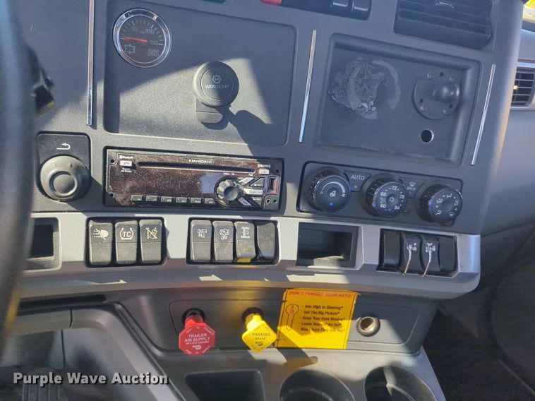 image for item NW9616 2020 Kenworth  T680 semi truck