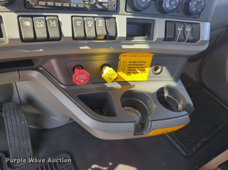 image for item NW9616 2020 Kenworth  T680 semi truck