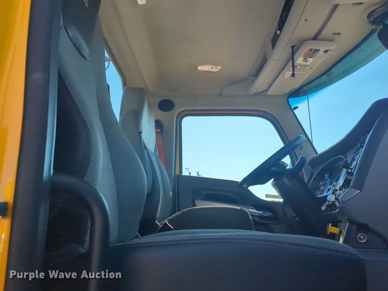 image for item NW9616 2020 Kenworth  T680 semi truck