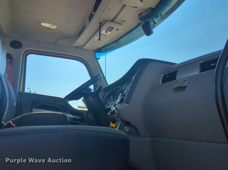 image for item NW9616 2020 Kenworth  T680 semi truck