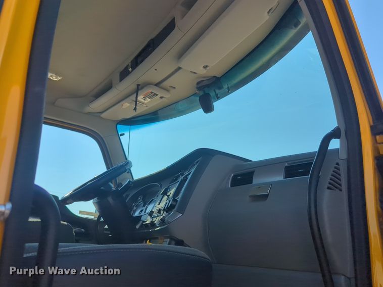 image for item NW9616 2020 Kenworth  T680 semi truck