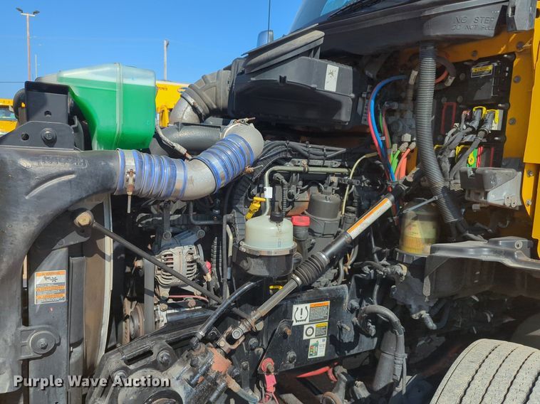 image for item NW9616 2020 Kenworth  T680 semi truck