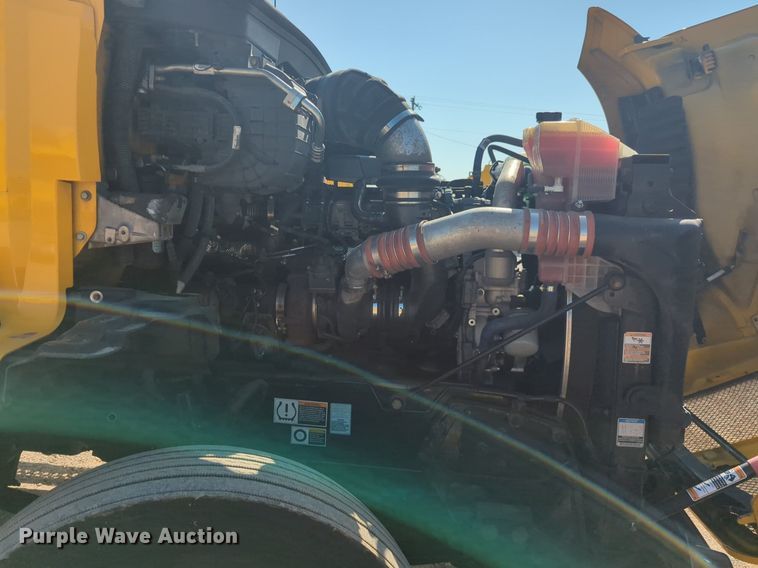 image for item NW9616 2020 Kenworth  T680 semi truck