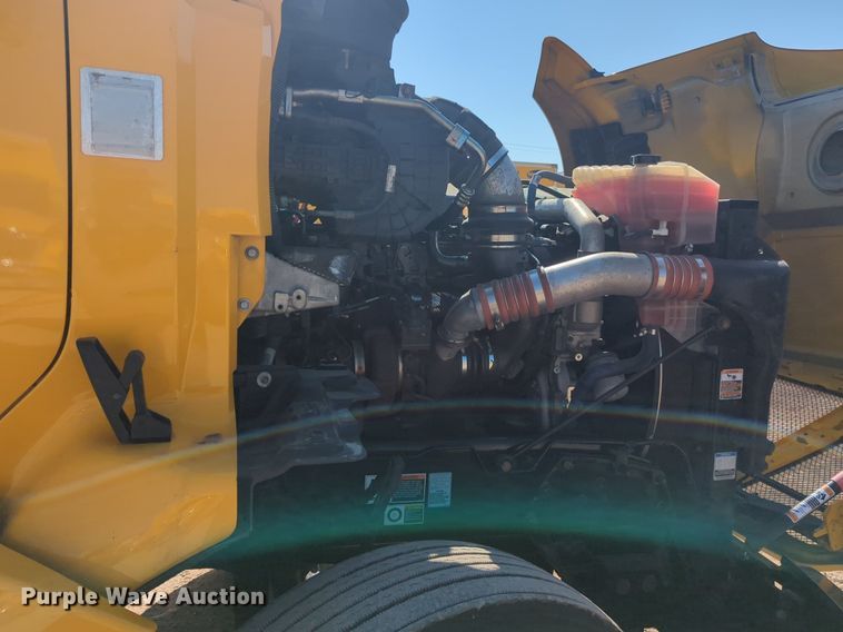 image for item NW9616 2020 Kenworth  T680 semi truck