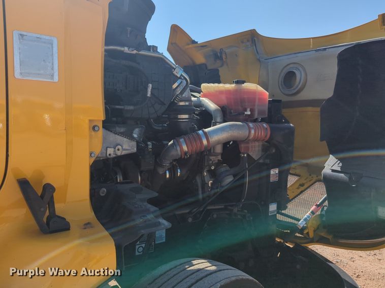 image for item NW9616 2020 Kenworth  T680 semi truck