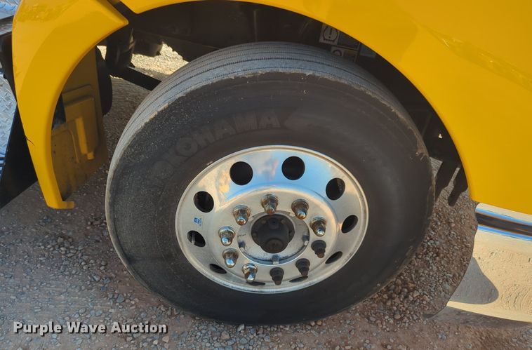 image for item NW9616 2020 Kenworth  T680 semi truck