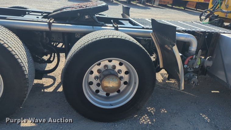 image for item NW9616 2020 Kenworth  T680 semi truck