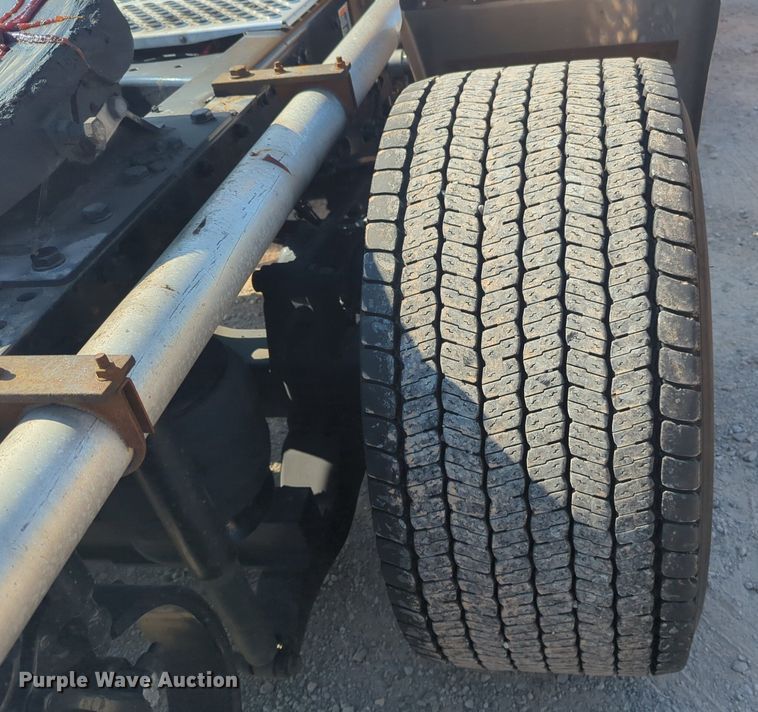 image for item NW9616 2020 Kenworth  T680 semi truck