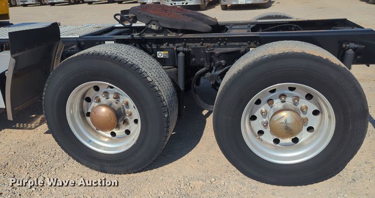 image for item NW9616 2020 Kenworth  T680 semi truck