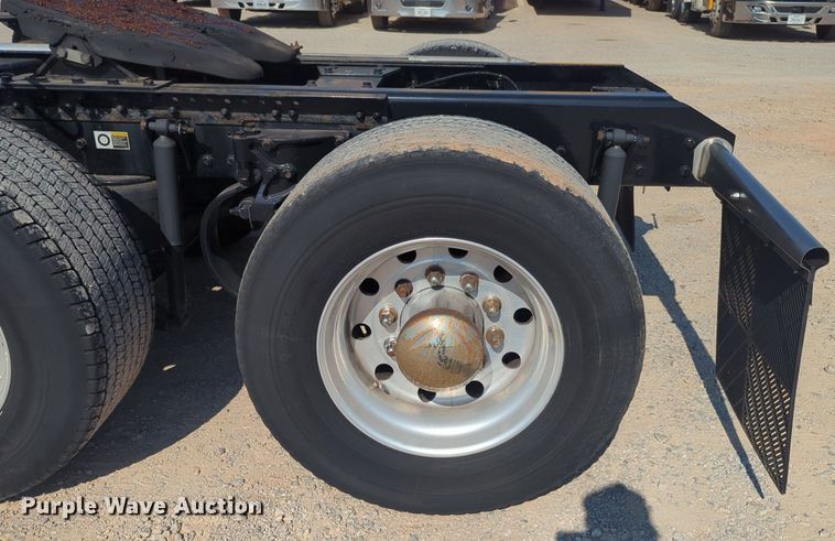 image for item NW9616 2020 Kenworth  T680 semi truck