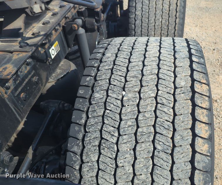 image for item NW9616 2020 Kenworth  T680 semi truck