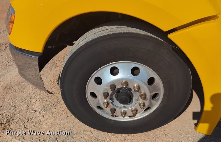 image for item NW9616 2020 Kenworth  T680 semi truck