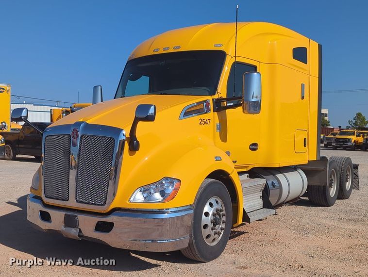 image for item NW9617 2019 Kenworth  T680 semi truck