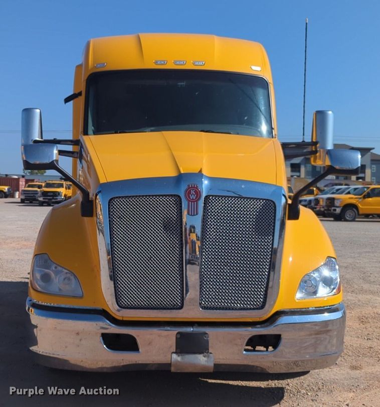 image for item NW9617 2019 Kenworth  T680 semi truck
