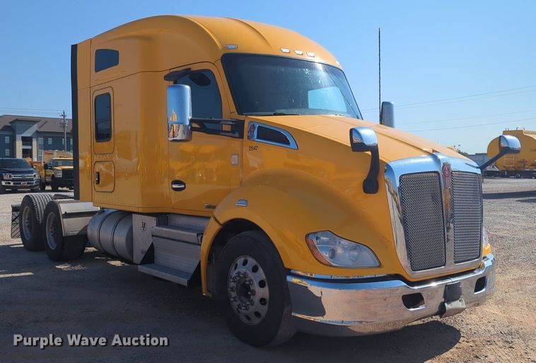 image for item NW9617 2019 Kenworth  T680 semi truck