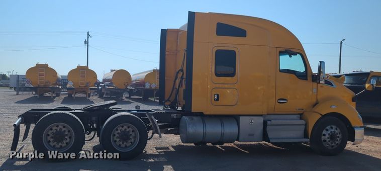 image for item NW9617 2019 Kenworth  T680 semi truck