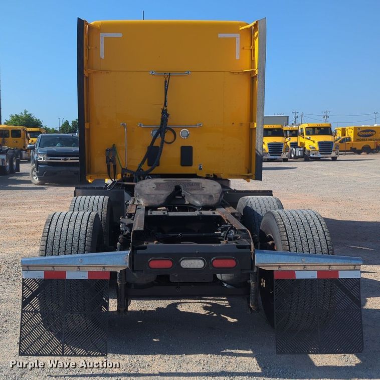 image for item NW9617 2019 Kenworth  T680 semi truck