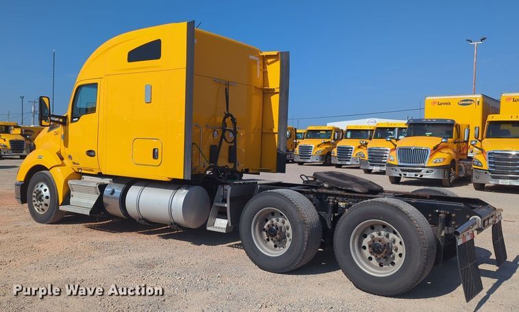 image for item NW9617 2019 Kenworth  T680 semi truck