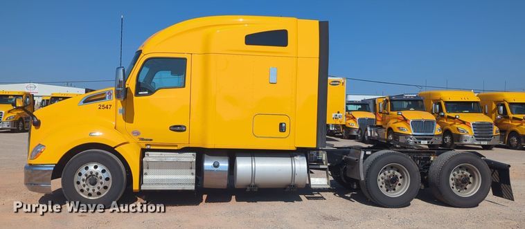 image for item NW9617 2019 Kenworth  T680 semi truck