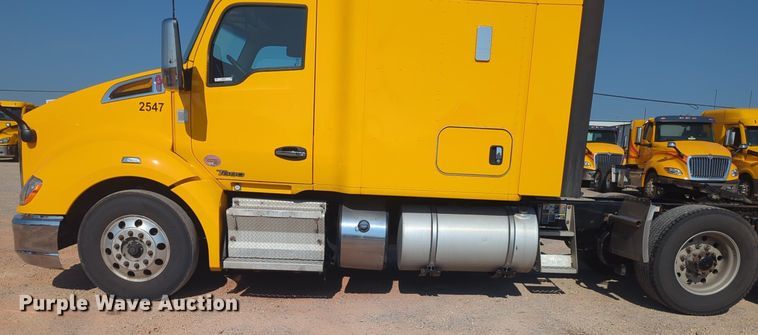 image for item NW9617 2019 Kenworth  T680 semi truck
