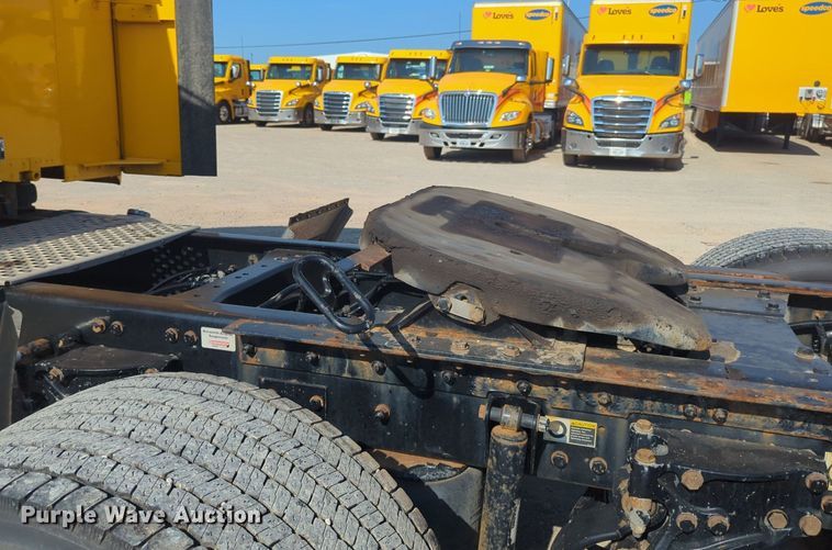 image for item NW9617 2019 Kenworth  T680 semi truck