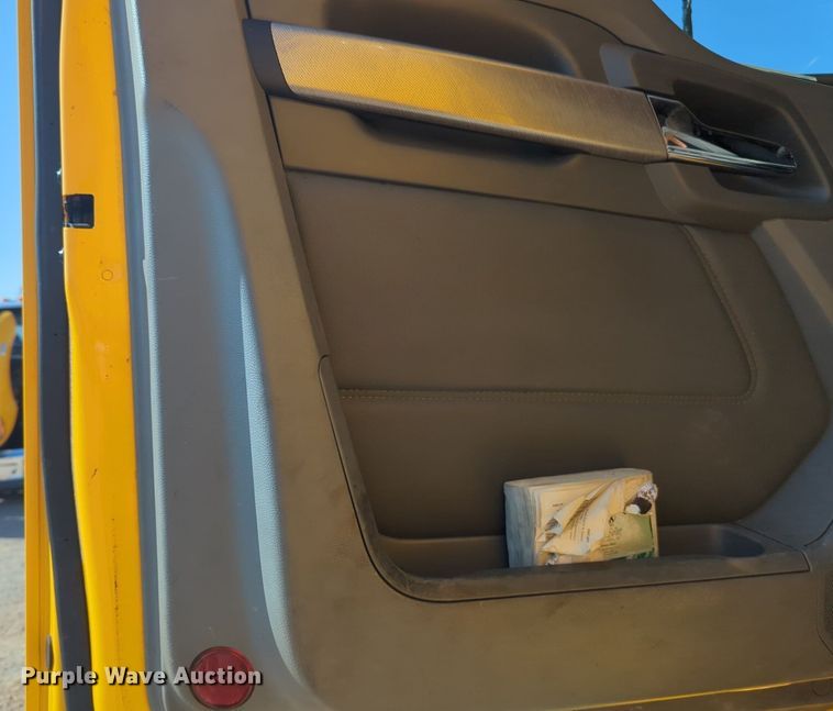 image for item NW9617 2019 Kenworth  T680 semi truck