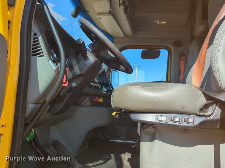 image for item NW9617 2019 Kenworth  T680 semi truck