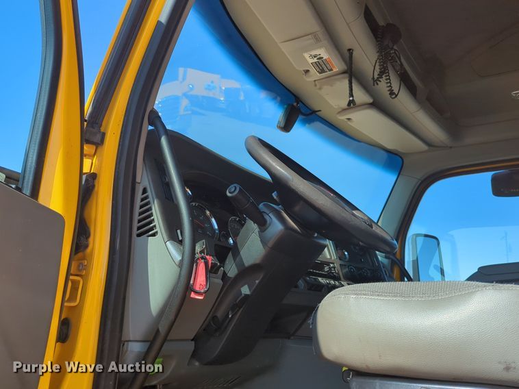 image for item NW9617 2019 Kenworth  T680 semi truck