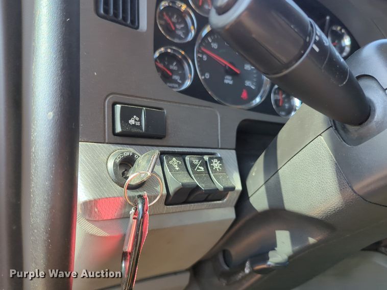 image for item NW9617 2019 Kenworth  T680 semi truck