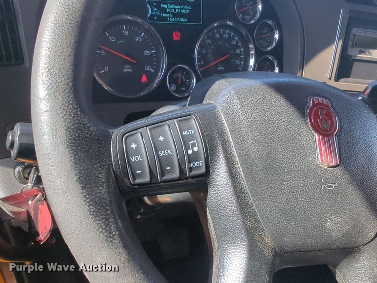 image for item NW9617 2019 Kenworth  T680 semi truck