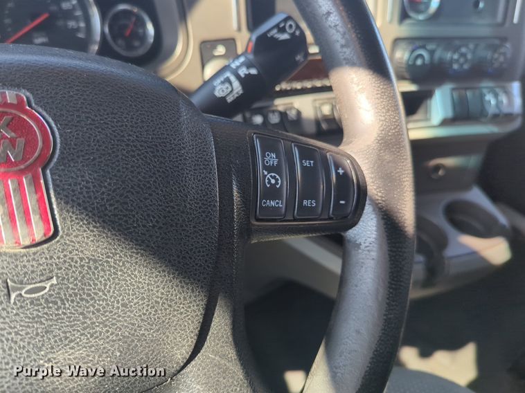 image for item NW9617 2019 Kenworth  T680 semi truck