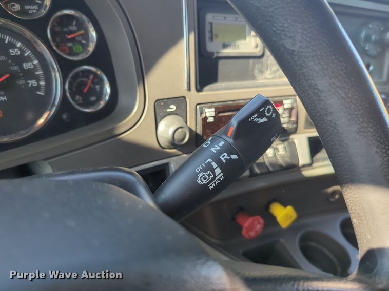 image for item NW9617 2019 Kenworth  T680 semi truck