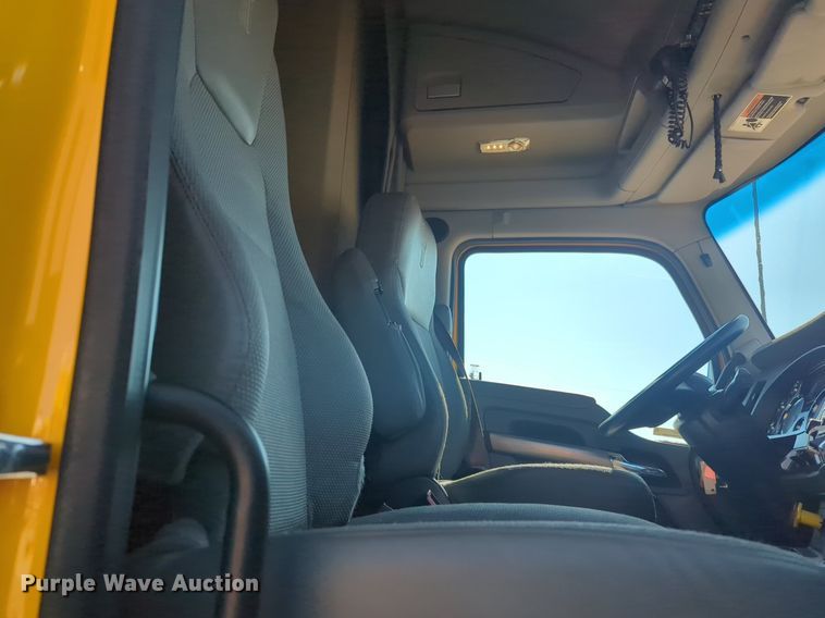 image for item NW9617 2019 Kenworth  T680 semi truck