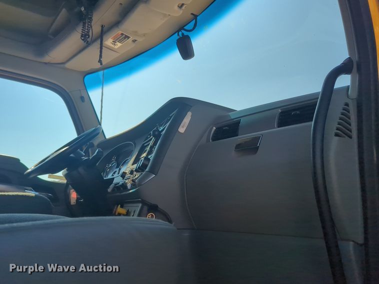 image for item NW9617 2019 Kenworth  T680 semi truck